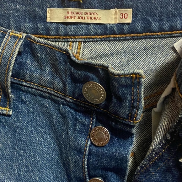 Levi’s Ribcage Jean Shorts | Size 30 | Button-up Fly - Picture 3 of 3